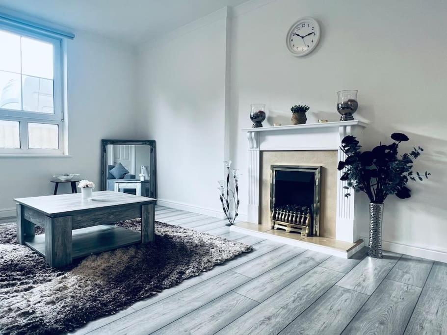 Superb 2 Bedroom Apartment With Free Parking Единбург Екстер'єр фото