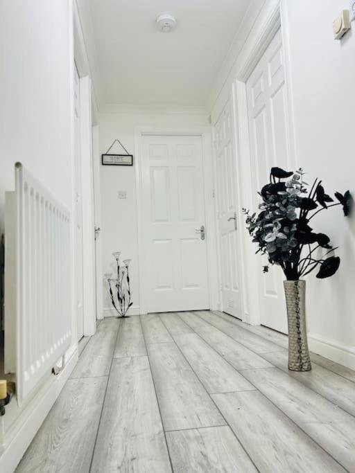 Superb 2 Bedroom Apartment With Free Parking Единбург Екстер'єр фото