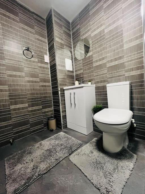 Superb 2 Bedroom Apartment With Free Parking Единбург Екстер'єр фото