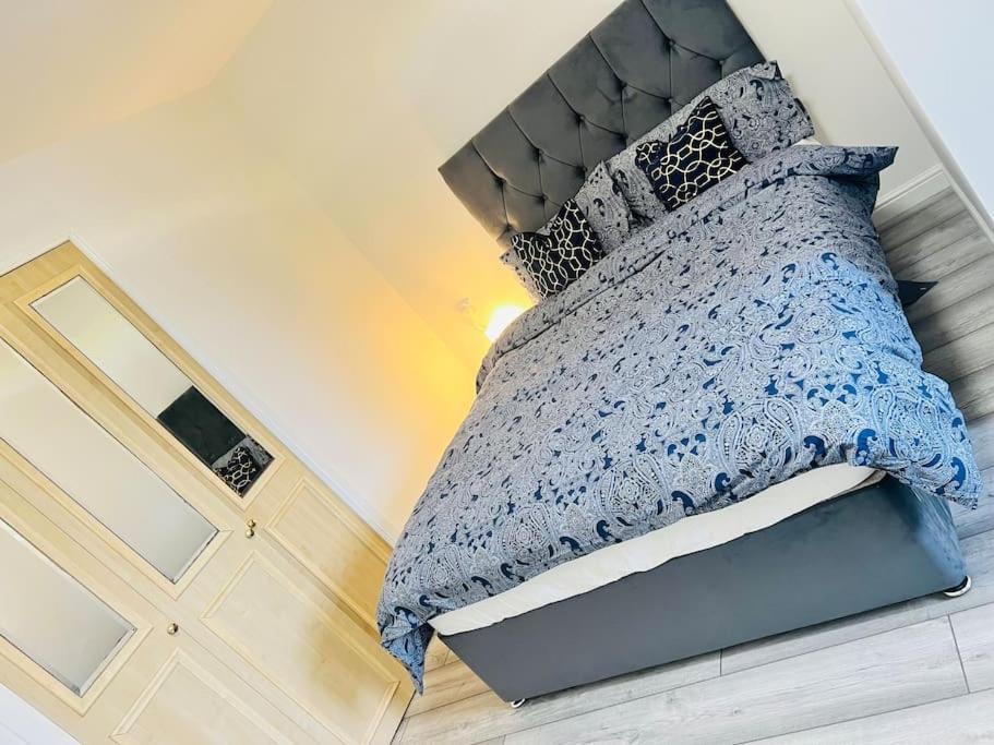 Superb 2 Bedroom Apartment With Free Parking Единбург Екстер'єр фото